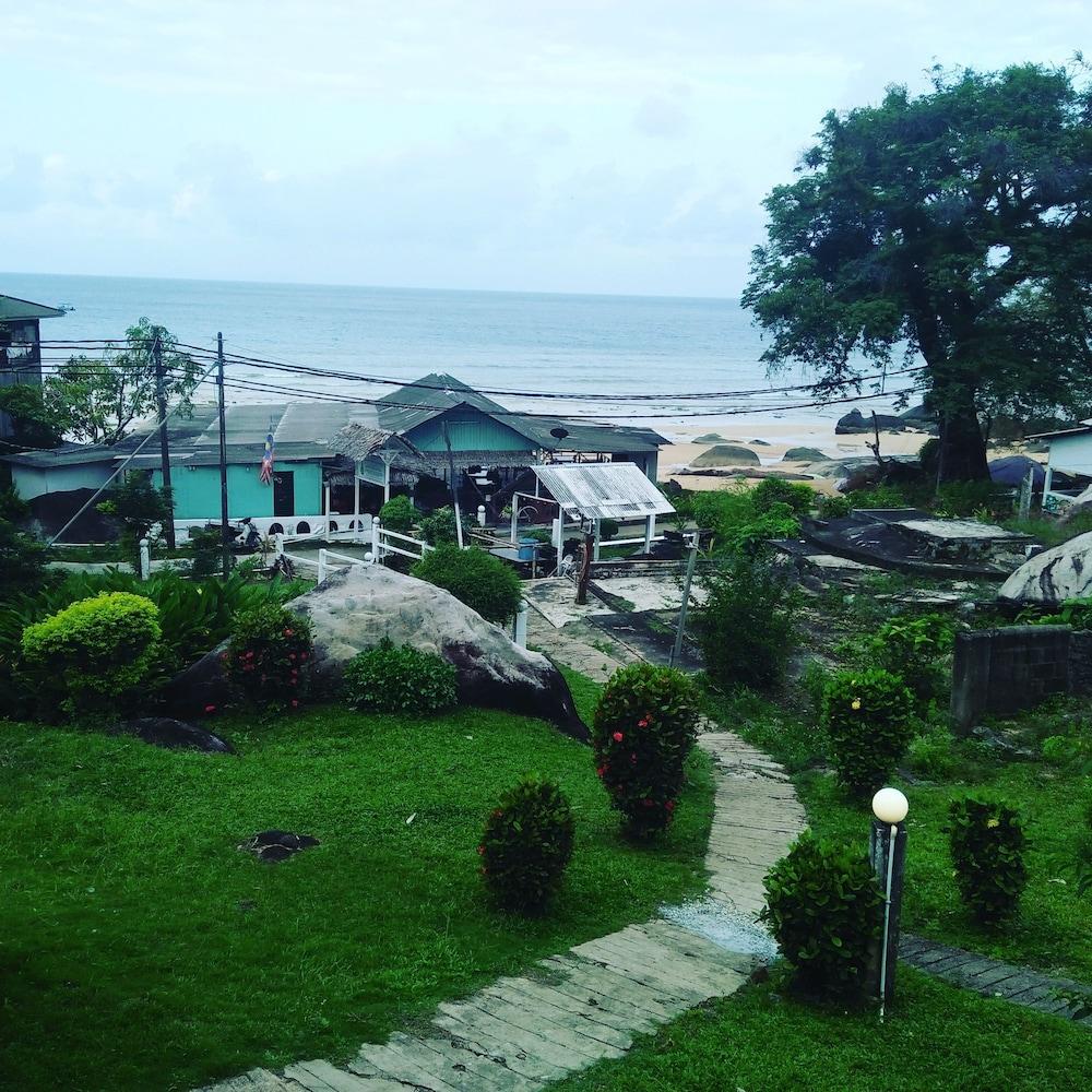 Marina Bay Resort & Restaurant Kampung Genting Exterior foto